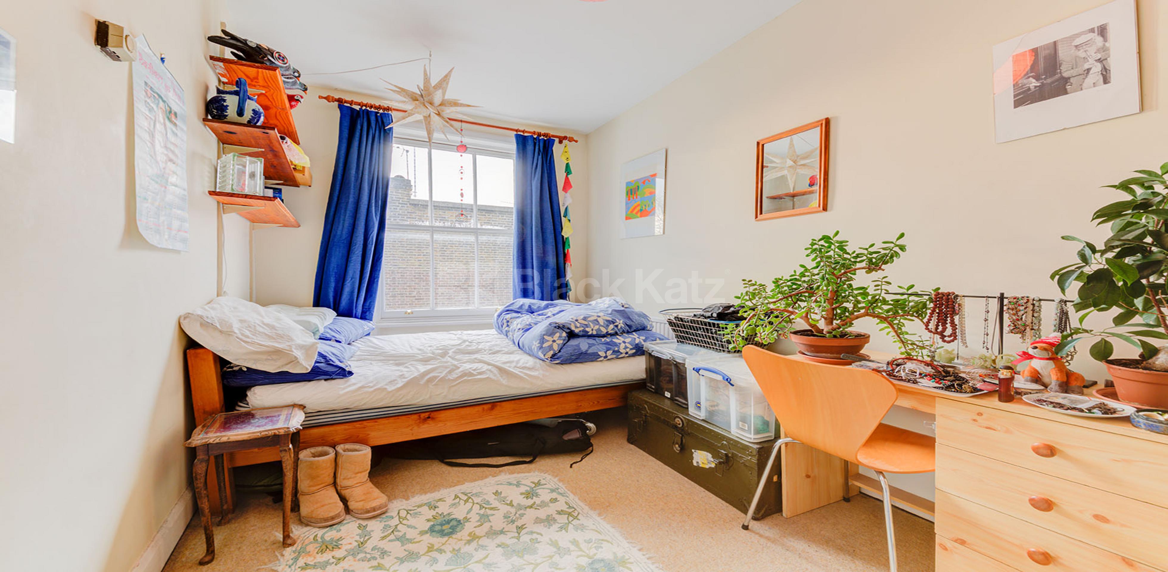 			1 Bedroom, 1 bath, 1 reception Flat			 Nevern Road, Earls Court SW5